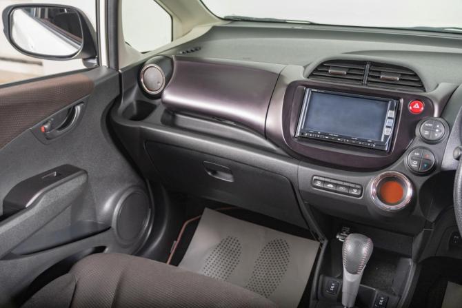 Honda Fit II с пробегом 2013 года, цена 1 069 000 рублей, 89000 км, хэтчбек, Автокод Объявления