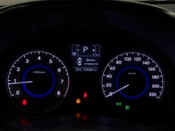 Hyundai Solaris I Рестайлинг с пробегом 2015 года, цена 1 037 000 рублей, 175477 км, седан, Автокод Объявления