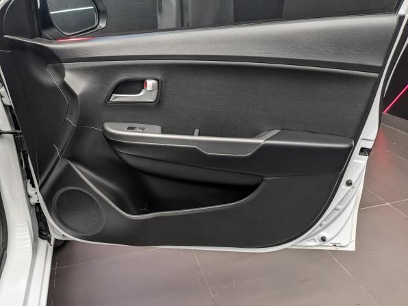 Kia Rio III Рестайлинг с пробегом 2017 года, цена 1 250 000 рублей, 104038 км, хэтчбек, Автокод Объявления