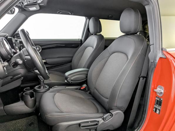 Mini Hatch III (F55/F56) Рестайлинг с пробегом 2020 года, цена 2 330 000 рублей, 73599 км, хэтчбек, Автокод Объявления