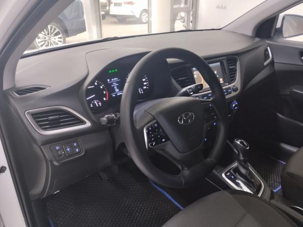 Hyundai Solaris II с пробегом 2017 года, цена 1 350 000 рублей, 203735 км, седан, Автокод Объявления