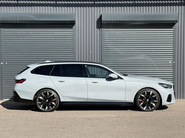 BMW 5 серии VIII (G60/G61/G68) с пробегом 2025 года, цена 9 350 000 рублей, 8833 км, универсал, Автокод Объявления