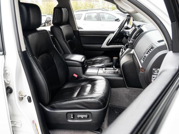 Toyota Land Cruiser 200 Series Рестайлинг 1 с пробегом 2012 года, цена 3 450 000 рублей, 262016 км, внедорожник, Автокод Объявления