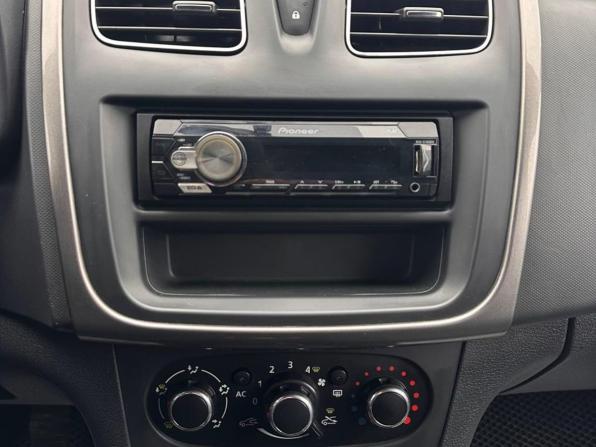 Renault Sandero II с пробегом 2015 года, цена 654 000 рублей, 165008 км, хэтчбек, Автокод Объявления