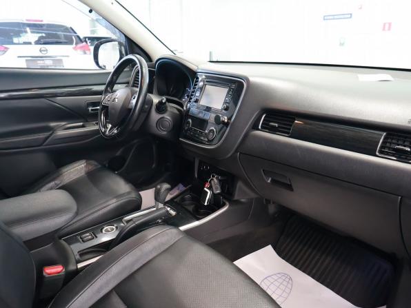 Mitsubishi Outlander III Рестайлинг 2 с пробегом 2017 года, цена 1 785 000 рублей, 138057 км, внедорожник, Автокод Объявления