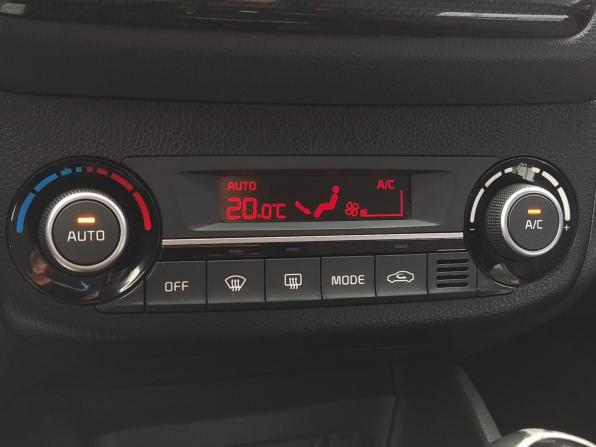 Kia Rio III Рестайлинг с пробегом 2016 года, цена 944 000 рублей, 208644 км, хэтчбек, Автокод Объявления