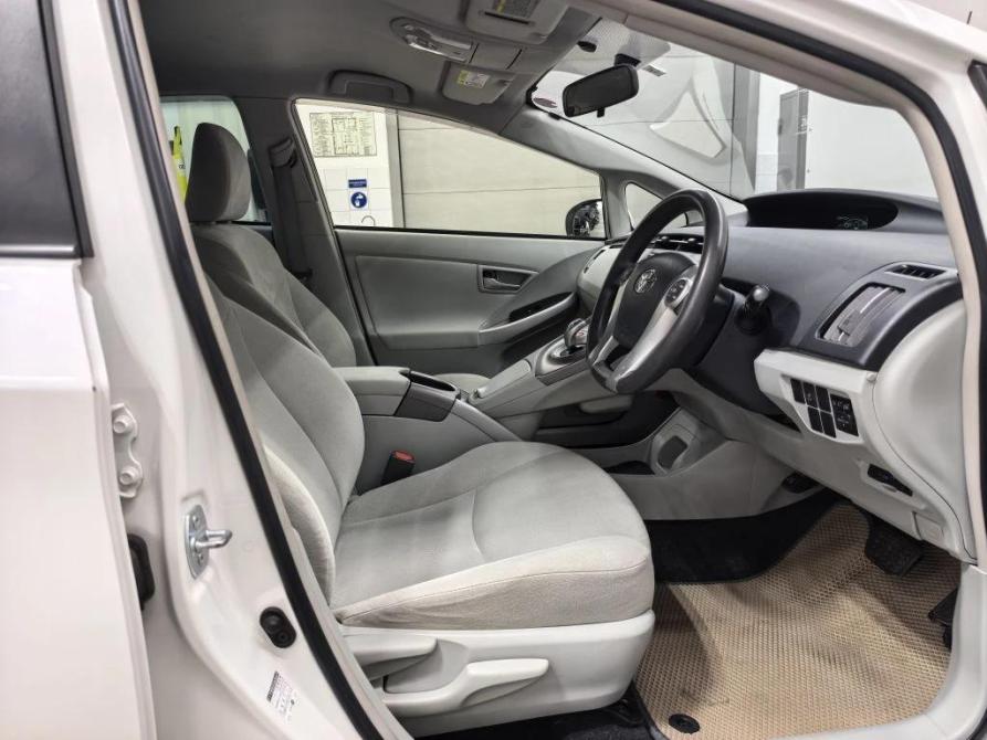 Toyota Prius III Рестайлинг (XW30) Барнаул  - изображение 38