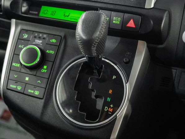 Toyota Wish II с пробегом 2010 года, цена 1 280 300 рублей, 98119 км, минивэн, Автокод Объявления