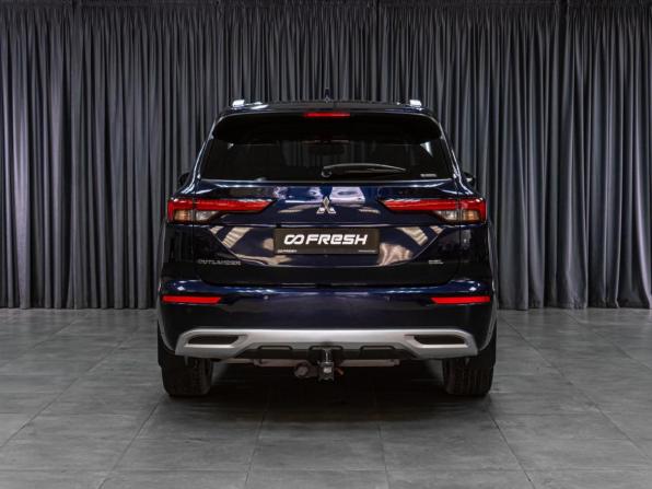 Mitsubishi Outlander IV с пробегом 2022 года, цена 4 812 000 рублей, 52528 км, внедорожник, Автокод Объявления