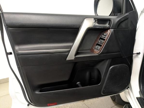Toyota Land Cruiser Prado 150 Series Рестайлинг 1 с пробегом 2014 года, цена 3 430 000 рублей, 135157 км, внедорожник, Автокод Объявления