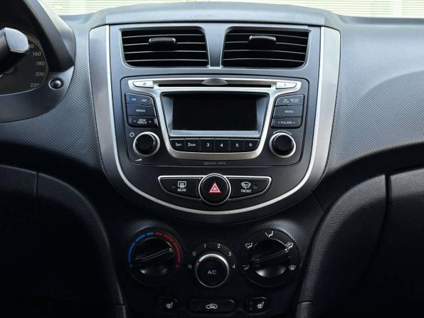 Hyundai Solaris I Рестайлинг с пробегом 2015 года, цена 960 000 рублей, 171714 км, хэтчбек, Автокод Объявления