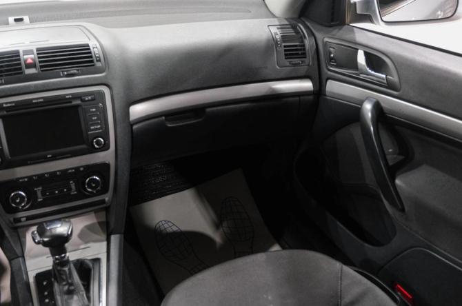 Skoda Octavia II (A5) Рестайлинг с пробегом 2013 года, цена 949 000 рублей, 255000 км, лифтбек, Автокод Объявления