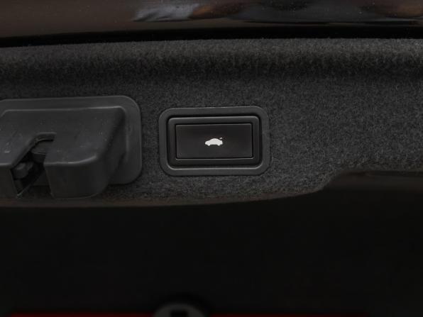 Audi A8 III (D4) с пробегом 2012 года, цена 1 898 000 рублей, 281837 км, седан, Автокод Объявления