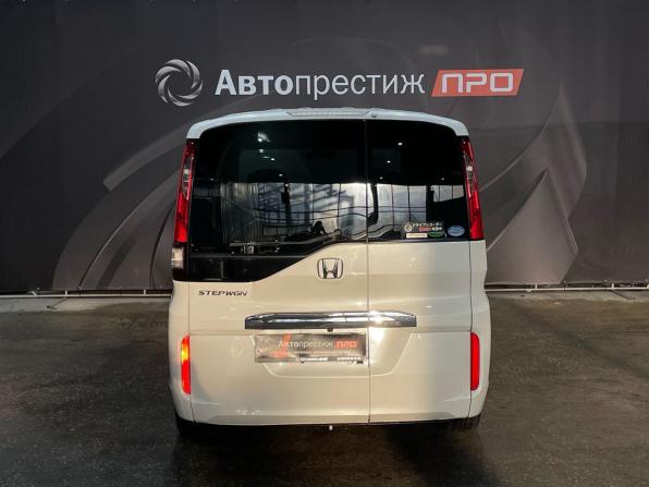 Honda Stepwgn V с пробегом 2015 года, цена 1 720 000 рублей, 91386 км, минивэн, Автокод Объявления