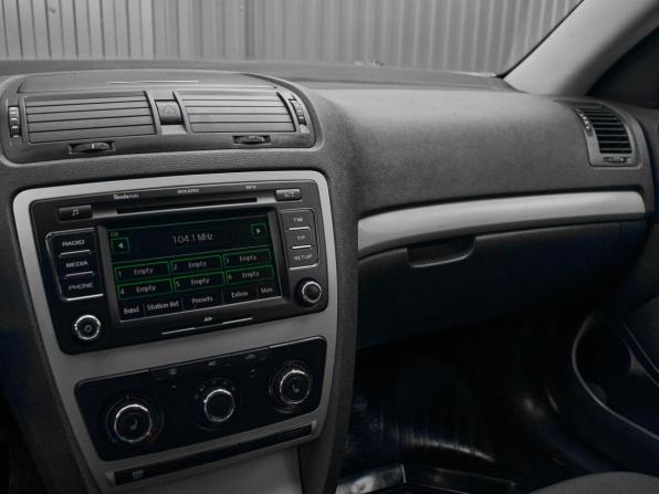 Skoda Octavia II (A5) Рестайлинг с пробегом 2013 года, цена 910 000 рублей, 128376 км, лифтбек, Автокод Объявления