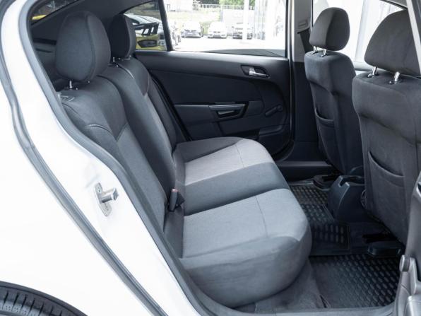 Opel Astra H Рестайлинг с пробегом 2011 года, цена 642 050 рублей, 151872 км, седан, Автокод Объявления