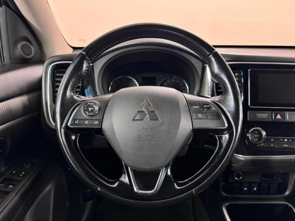 Mitsubishi Outlander III Рестайлинг 2 с пробегом 2017 года, цена 2 343 000 рублей, 142484 км, внедорожник, Автокод Объявления
