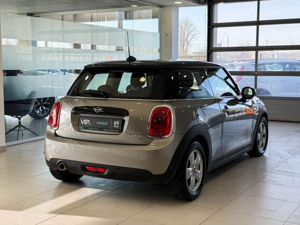 Mini Hatch III (F55/F56) Рестайлинг с пробегом 2019 года, цена 1 747 000 рублей, 48076 км, хэтчбек, Автокод Объявления