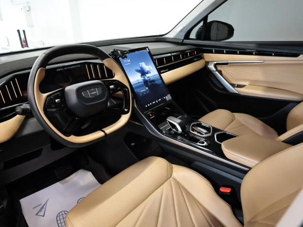 Geely Atlas II с пробегом 2023 года, цена 2 550 000 рублей, 41851 км, внедорожник, Автокод Объявления