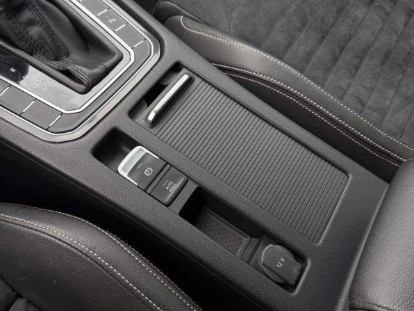 Volkswagen Passat B8 Рестайлинг с пробегом 2019 года, цена 2 749 000 рублей, 172000 км, универсал, Автокод Объявления