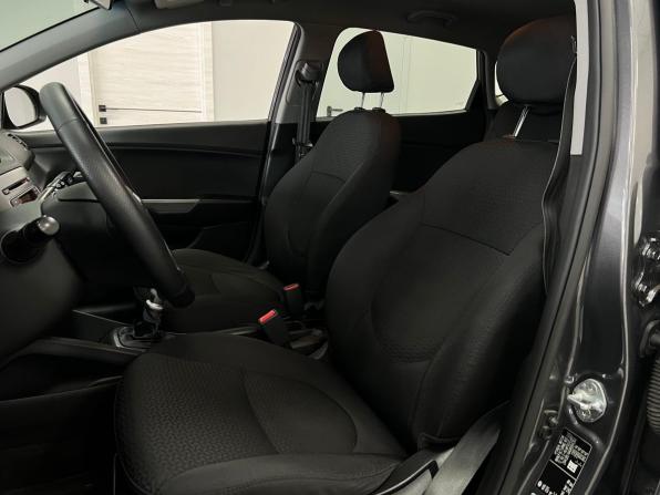 Kia Rio III Рестайлинг с пробегом 2015 года, цена 945 000 рублей, 65467 км, хэтчбек, Автокод Объявления