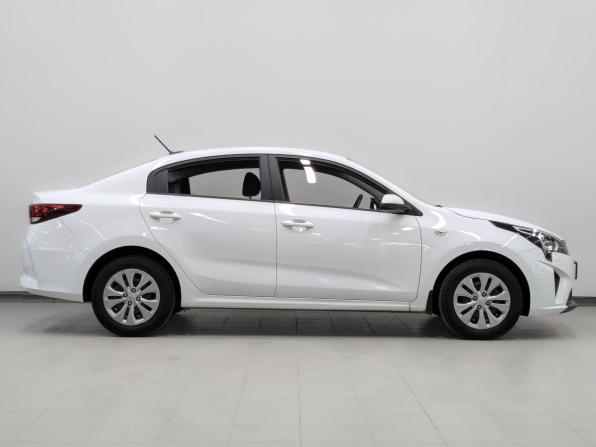 Kia Rio IV Рестайлинг с пробегом 2021 года, цена 1 650 000 рублей, 37885 км, седан, Автокод Объявления