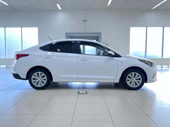 Hyundai Solaris II Рестайлинг с пробегом 2021 года, цена 1 699 000 рублей, 54345 км, седан, Автокод Объявления