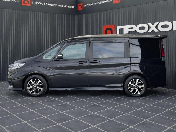 Honda Stepwgn V Рестайлинг с пробегом 2017 года, цена 2 307 000 рублей, 120875 км, минивэн, Автокод Объявления