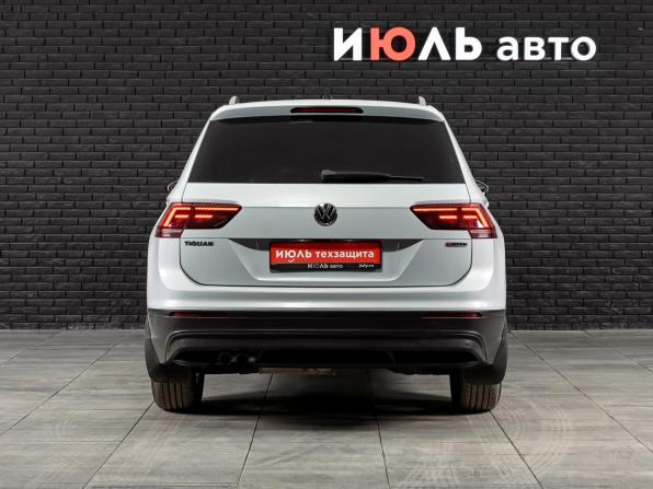 Volkswagen Tiguan II с пробегом 2018 года, цена 2 650 000 рублей, 105103 км, внедорожник, Автокод Объявления