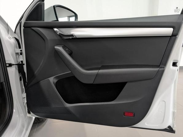Skoda Octavia III (A7) Рестайлинг с пробегом 2019 года, цена 1 599 000 рублей, 126000 км, лифтбек, Автокод Объявления
