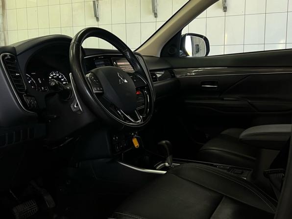 Mitsubishi Outlander III Рестайлинг 3 с пробегом 2019 года, цена 2 499 000 рублей, 120720 км, внедорожник, Автокод Объявления