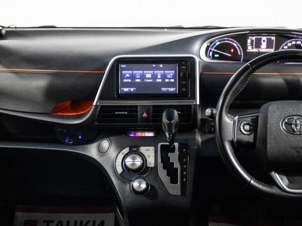 Toyota Sienta II с пробегом 2015 года, цена 1 218 500 рублей, 160302 км, компактвэн, Автокод Объявления