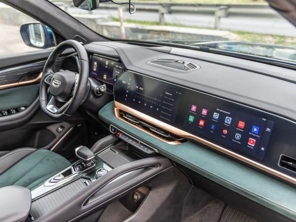 Geely Monjaro I с пробегом 2023 года, цена 3 498 000 рублей, 51823 км, внедорожник, Автокод Объявления