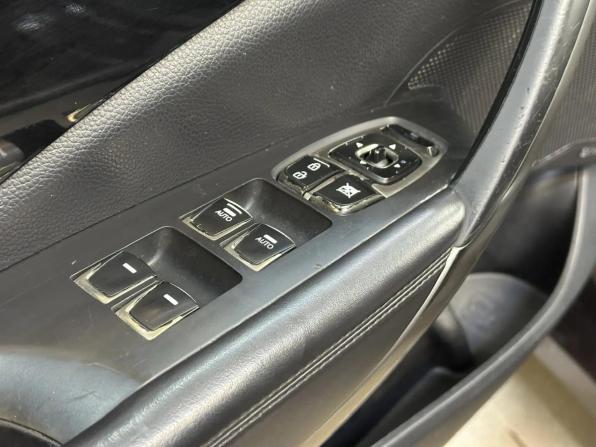 Hyundai Grandeur V с пробегом 2012 года, цена 990 000 рублей, 318251 км, седан, Автокод Объявления
