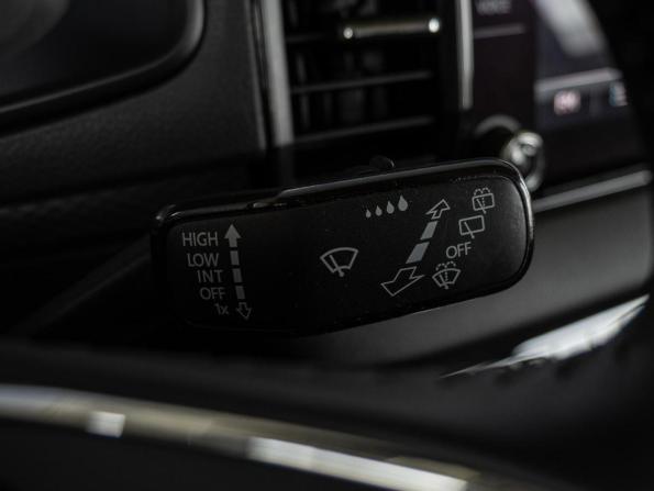 Skoda Karoq I с пробегом 2022 года, цена 2 330 000 рублей, 81452 км, внедорожник, Автокод Объявления