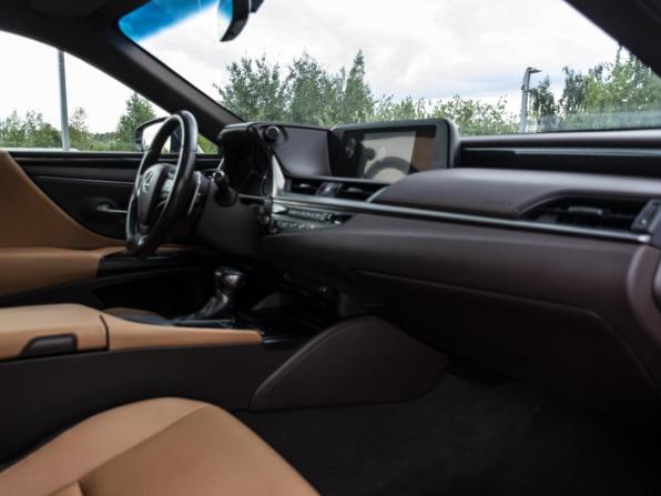 Lexus ES VII с пробегом 2018 года, цена 2 997 000 рублей, 149500 км, седан, Автокод Объявления