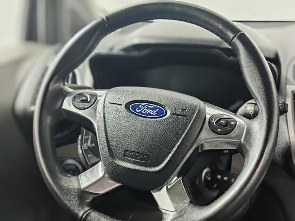 Ford Tourneo Connect II Рестайлинг с пробегом 2019 года, цена 1 699 000 рублей, 113266 км, компактвэн, Автокод Объявления