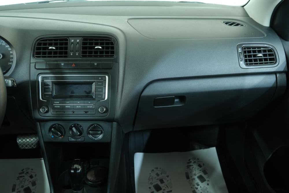 Volkswagen Polo V Рестайлинг Омск  - изображение 15