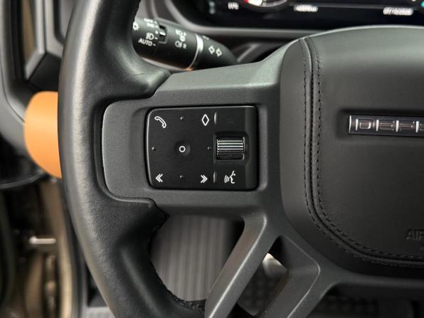 Land Rover Defender II с пробегом 2022 года, цена 11 300 000 рублей, 40895 км, внедорожник, Автокод Объявления