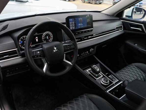 Mitsubishi Outlander IV с пробегом 2023 года, цена 3 990 000 рублей, 9147 км, внедорожник, Автокод Объявления