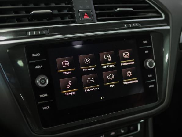 Volkswagen Tiguan II с пробегом 2018 года, цена 2 799 000 рублей, 180028 км, внедорожник, Автокод Объявления