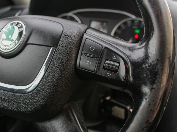 Skoda Octavia II (A5) Рестайлинг с пробегом 2011 года, цена 850 000 рублей, 165000 км, лифтбек, Автокод Объявления