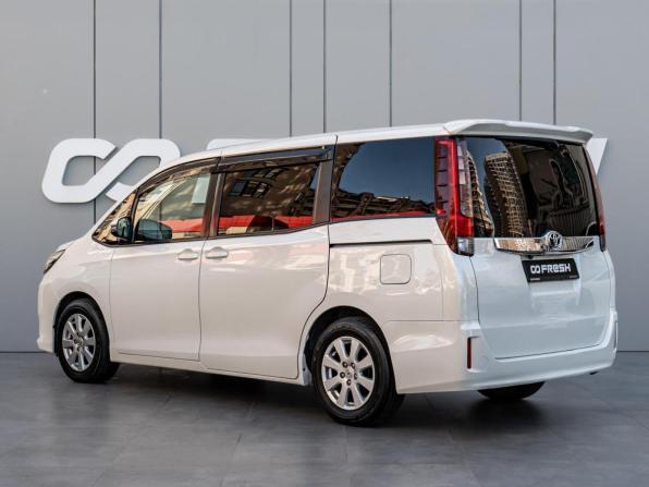 Toyota Noah III (R80) с пробегом 2015 года, цена 1 745 000 рублей, 199448 км, минивэн, Автокод Объявления