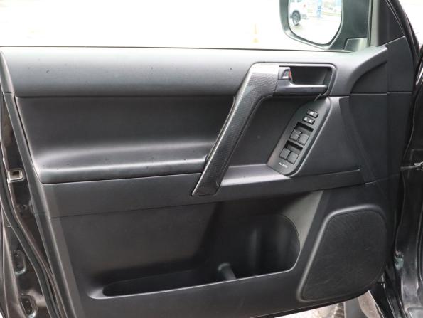 Toyota Land Cruiser Prado 150 Series Рестайлинг 1 с пробегом 2014 года, цена 2 790 000 рублей, 272940 км, внедорожник, Автокод Объявления