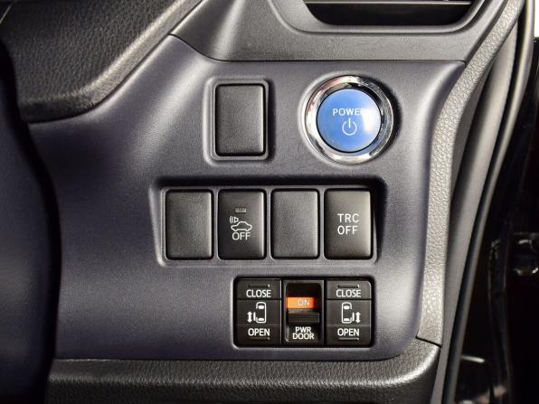Toyota Voxy III (R80) с пробегом 2014 года, цена 1 649 999 рублей, 184047 км, минивэн, Автокод Объявления