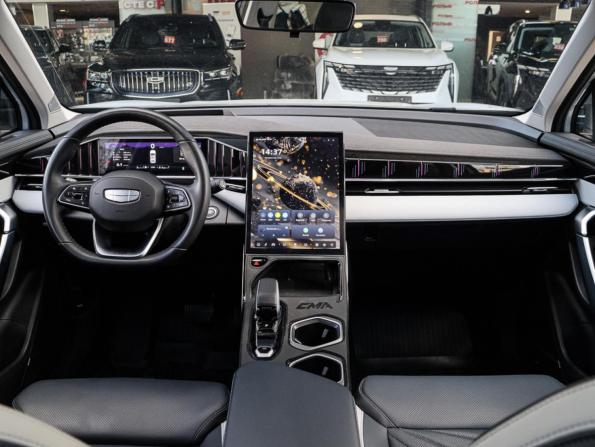 Geely Atlas II с пробегом 2024 года, цена 3 320 000 рублей, 17953 км, внедорожник, Автокод Объявления