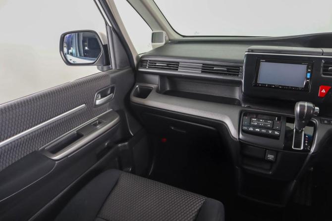 Honda Stepwgn V с пробегом 2015 года, цена 2 249 000 рублей, 126000 км, минивэн, Автокод Объявления