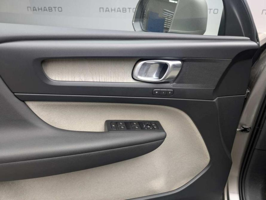 Volvo XC40 I Москва  - изображение 8