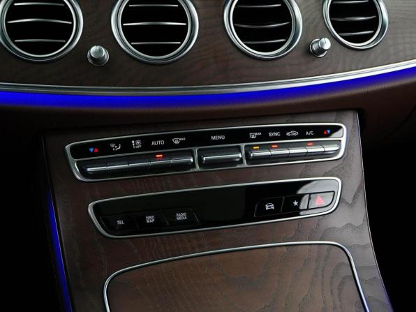 Mercedes-Benz E-Класс V (W213 S213 C238) Рестайлинг с пробегом 2023 года, цена 5 498 999 рублей, 122248 км, седан, Автокод Объявления