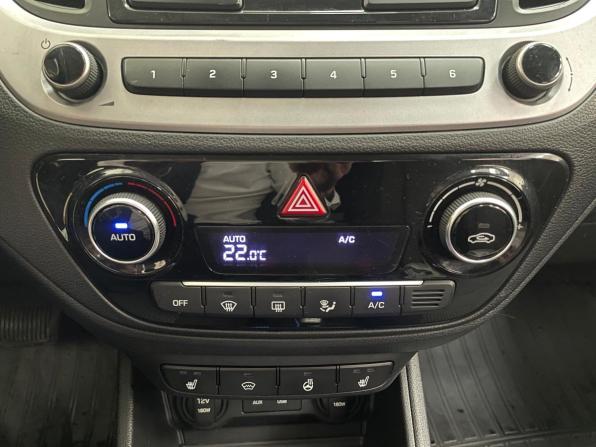 Hyundai Solaris II с пробегом 2017 года, цена 1 235 000 рублей, 149599 км, седан, Автокод Объявления